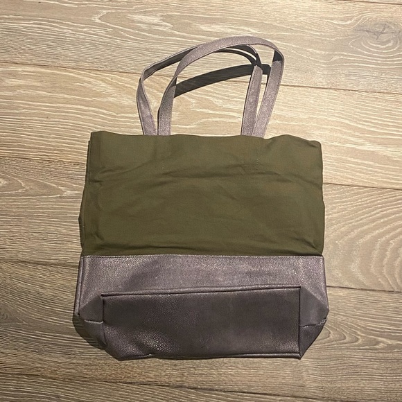 NWOT Bloomingdale’s Tote Bag - Picture 4 of 7